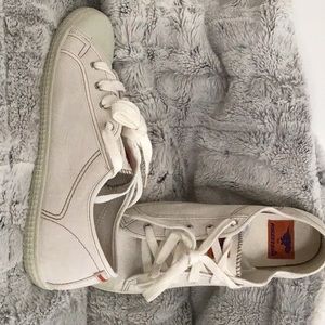 Rocket Dog stonewashed twill off-white sneakers. Size 10. New.
